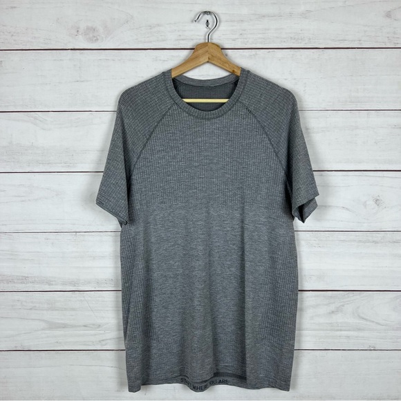 Lululemon License to Train T-Shirt Large - Picture 1 of 4